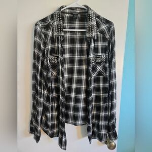 Torrid Black & White Studded Plaid Button-Up Size 1